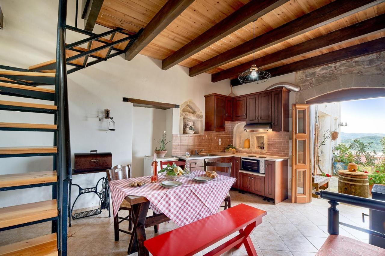 Holiday home Vaggelis Little Stone House Maredhiana