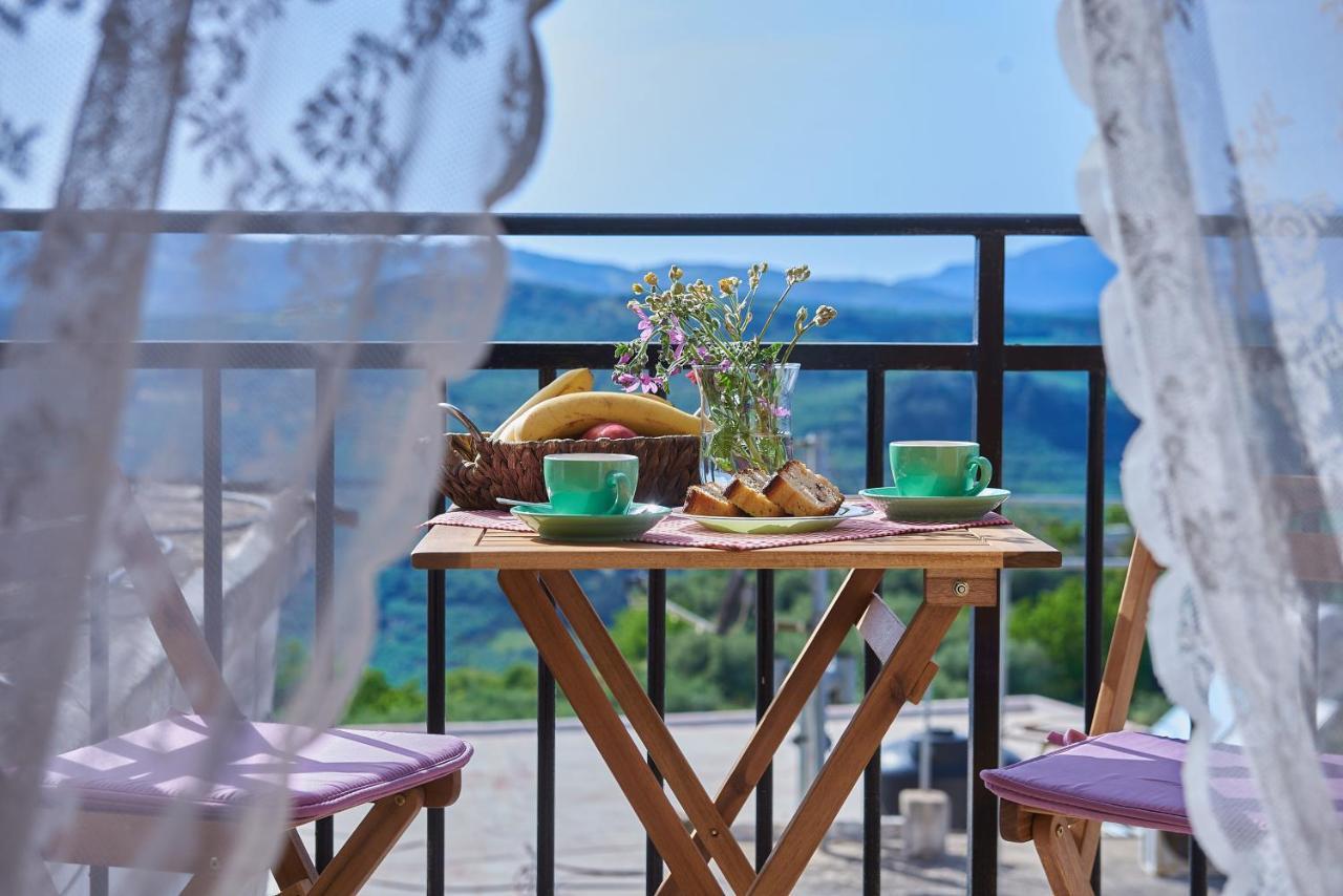 Vaggelis Little Stone House Holiday home Maredhiana
